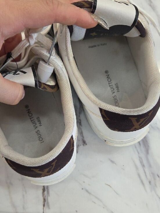 Louis Vuitton White and Brown Low-Top Leather Sneakers main image 11